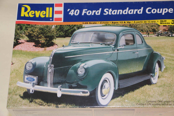 RMX85-2387 - Revell 1/25 1940 Ford Standard Coupe (Discontinued)