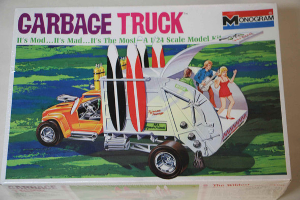 MON6739 - Monogram 1/24 Garbage Truck TYHE 'IN' WAY TO HAUL OUT!