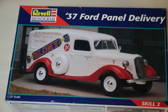 RMO85-7628 - Revell Monogram 1/25 1937 Ford Panel Delivery