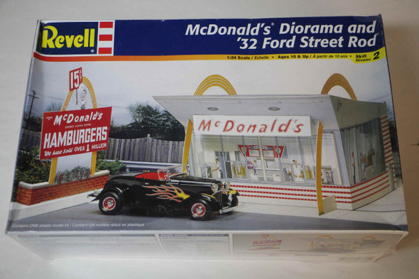 RMX85-7804 - Revell 1/24 McDonald's Diorama & 32 Ford Street Rod (Discontinued)