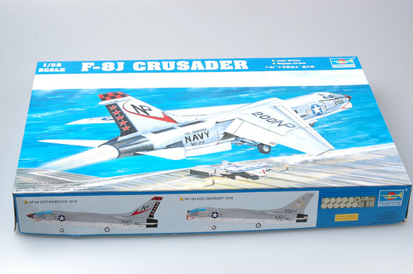 TRP02273 - Trumpeter 1/32 F-8J Crusader