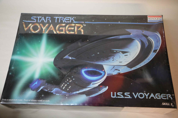 MON3604 - Monogram Star Trek Voyager U.S.S. Voyager