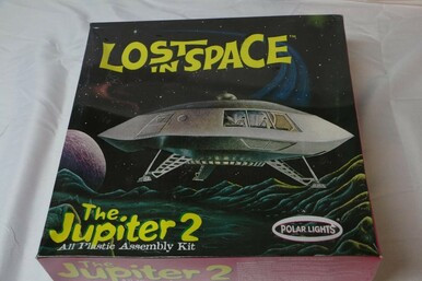 5032 - Polar Lights 1/32 Lost in Space Cyclops and Space Vehicle