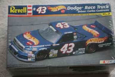 RMX2998 - Revell 1/24 Dodge Race Truck #43 Carlos Contrer - WWWEB10101302