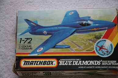 MATPK-117 - Matchbox 1/72 Hawker Hunter T.Mk.7 RAF SQDN Display Team 'BLUE DIAMONDS' - WWWEB10101672