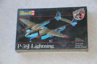 RMX1037 - Revell 1/144 P-38J Lightning - WWWEB10102107