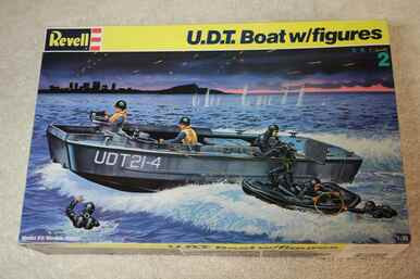 RMX5105 - Revell 1/35 U.D.T. Boat w/Figures - WWWEB10104450