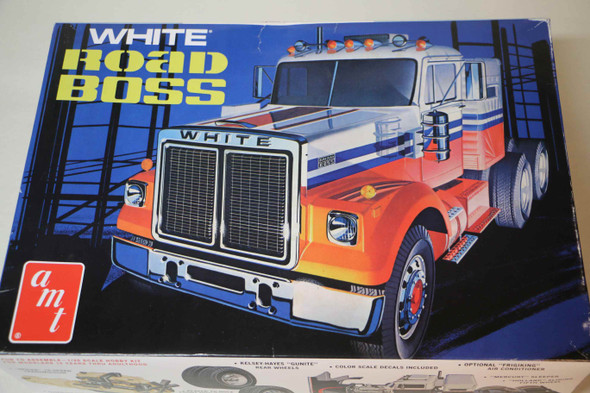AMT648 - AMT 1/25 White Road Boss Truck - WWWEB10108667