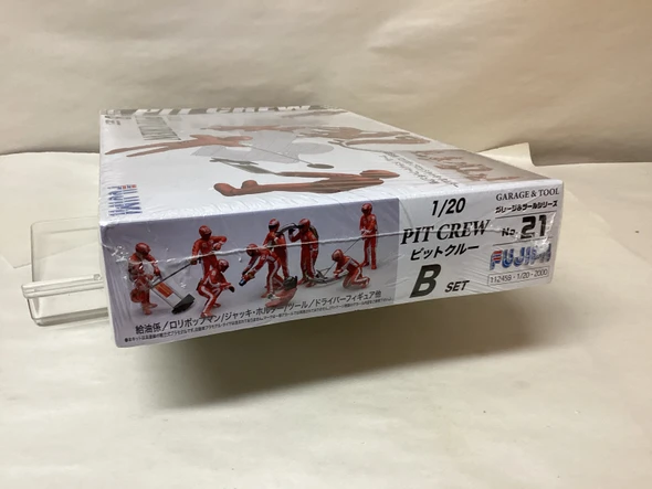 FUJ112459 - Fujimi 1/20 F1 Pit Crew 'B' Set Refuelling - WWWEB10109733