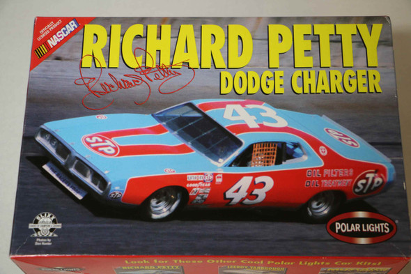 POL6605 - Polar Lights 1/25 Richard Petty Dodge Charger - WWWEB10112639