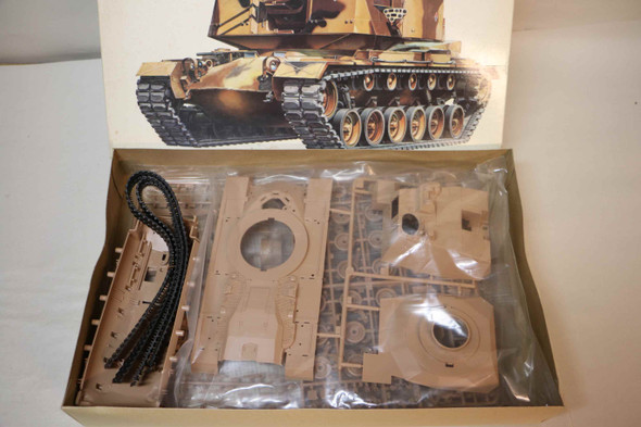 TAM35126 - Tamiya 1/35 M247 Sgt York Air Defense Gun System - WWWEB10114681