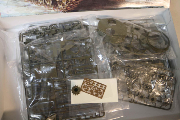 ASU5500 - Asuka Model 1/35 M4A3 (76)W Sherman - WWWEB10115296