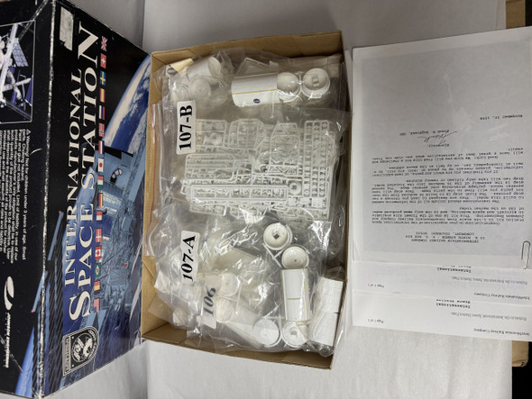 IMRISS7001 - InterMountain Railway Company 1/144 International Space Station Kit - Pre-owned 115830