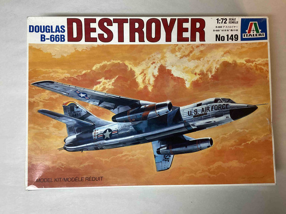 ITA149 - Italeri 1/72 Douglas B-66B Destroyer - PREOWNED10118382