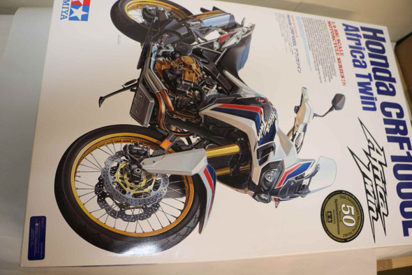 TAM16042 - Tamiya - 1/6 Honda CRF1000L 'Africa Twin'