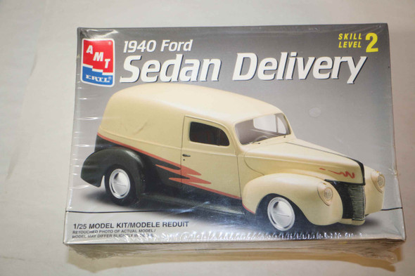 AMT8215 - AMT 1/25 1940 Ford Sedan Delivery (Discontinued)  WWHP111001