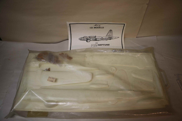 IDM002 I.D.(E.D)models 1/48  P2V Neptune  PREOWNED11879