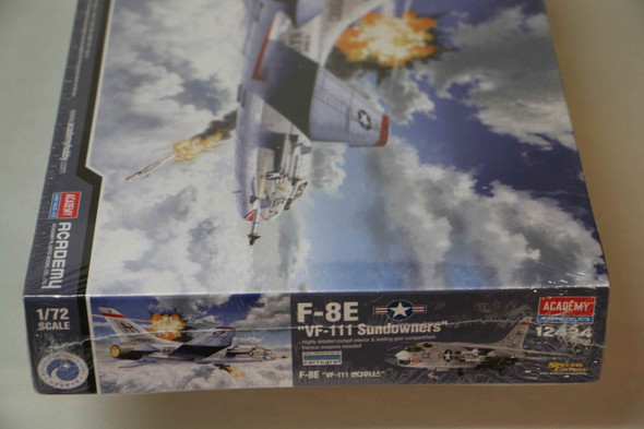 ACA12434 - Academy - 1/72 F-8E VF-111 Sundowners  PREOWNED118756