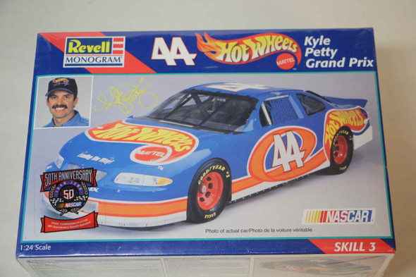 RMO85-2524 - Revell Monogram 1/24 Kyle Petty's #44 Grand Prix RMO85-2524 - Revell Monogram 1/24 Kyle Petty's #44 Grand Prix