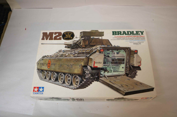 TAM3632 - Tamiya 1/35 M2 Bradley IFV 	PREOWNED119023