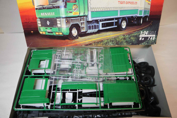 ITA748 - Italeri 1/24 Tiger Express Truck & Trailer  PREOWNED119059