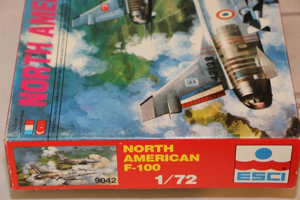ESC9042 - Esci 1/72  North American F-100  PREOWNED119130