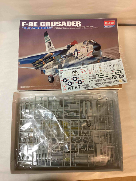 ACA1615 - Academy 1/72 F-8E Crusader 'U.S. Marines' - PREOWNED119214