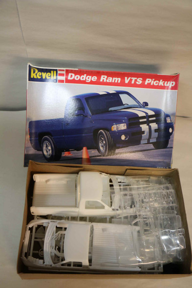 RMX85-7617 - Revell 1/25 Dodge Ram VTS Pickup WWHP119347
