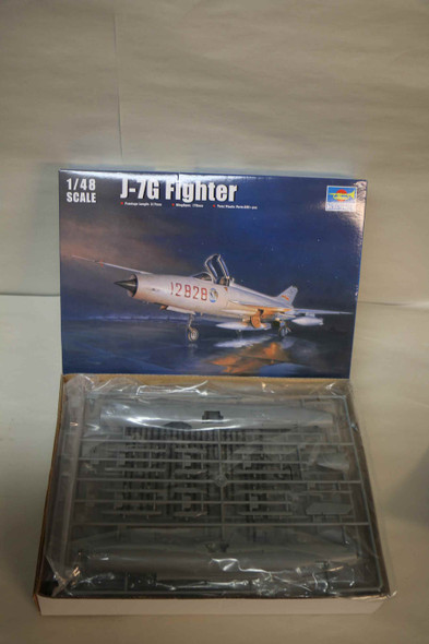 TRP02861 - Trumpeter - 1/48  J-7G Fighter WWHP119386