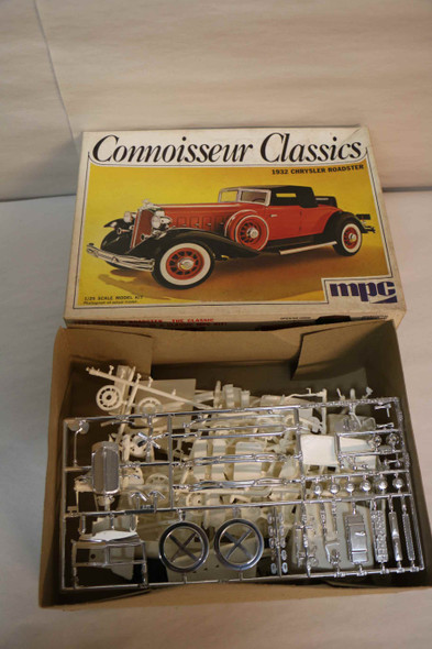 MPC1-3104 - MPC 1/25 1932 Chrysler Roadster Connoisseur Classics  WWHP119859