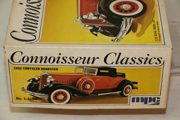 MPC1-3104 - MPC 1/25 1932 Chrysler Roadster Connoisseur Classics