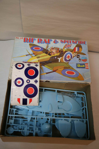 RMXH-192 - Revell  Deal's Wheels Flt. Lft. RIF RAF and his Spitsfire  WWHP119862