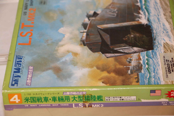 SKWSW-700 - Sky Wave 1/700 L.S.T. MK2 US Navy Landing Ship Tanks
