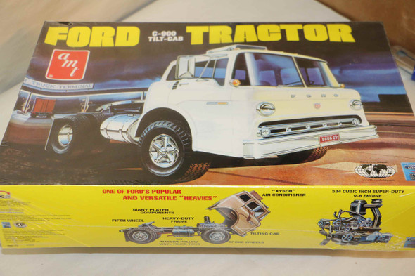 AMT38685 - AMT 1/25 Ford C-900 Tilt Cab Tractor  WWHP112005