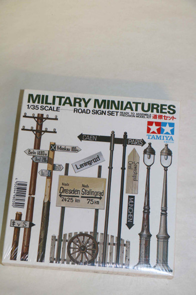 TAM35067 - Tamiya - 1/35 Road Sign Set WWHP112013
