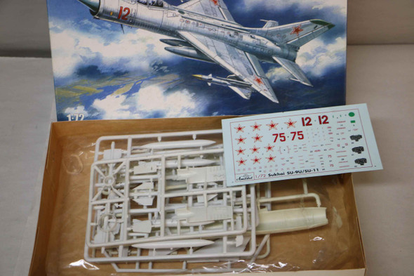 AMO72121 - Amodel - 1/72 Su-11 WWHP112017