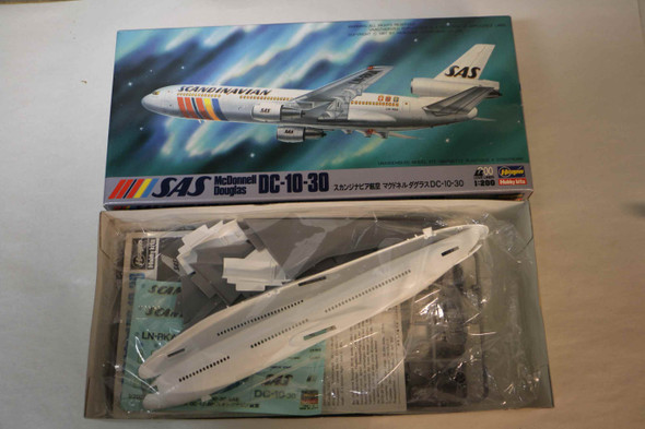 HASLC017 - Hasegawa 1/200 SAS McDonnell Douglas DC-10-30 WWHP112038