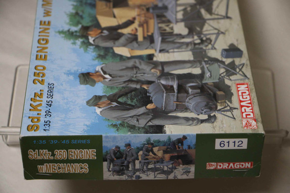 DRA6112 - Dragon - 1/35 Sd.Kfz 250 Engine w/Mechanics 39 - 45 Series WWHP112266