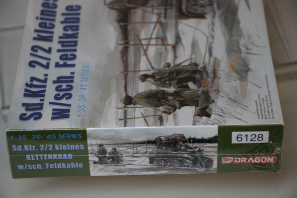 DRA6128 - Dragon - 1/35 Kettenkrad w/sch.Feldkable  WWHP112340