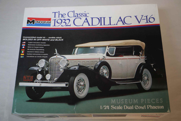 MON2305 - Monogram 1/24 The Classic 1932 Cadillac V-16
