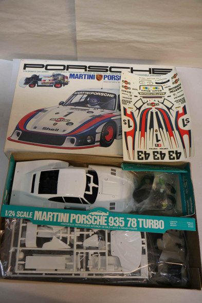 TAM12057 - Tamiya - 1/12 Porsche 935 Martini