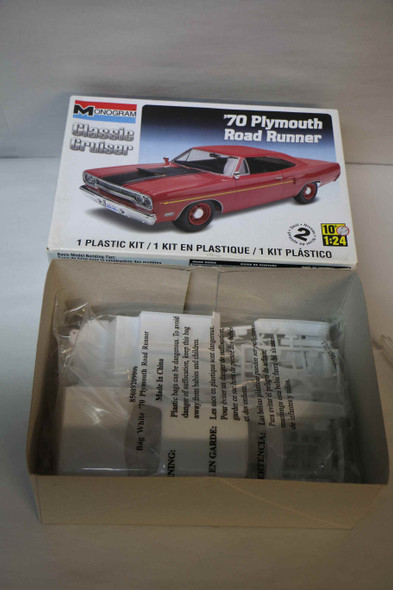 MON85-0892 - Monogram 1/24 '70 Plymouth Road Runner Classic Cruiser