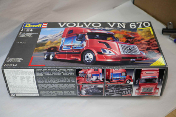 RAG07534 - Revell 1/24 Volvo VN 670