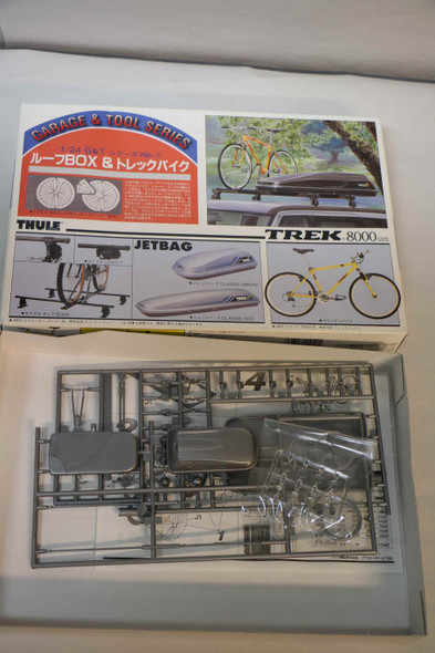 FUJ11042 - Fujimi - 1/24 Garage & Tool Series Roof Box & Trek Bicycle  WWHP112465