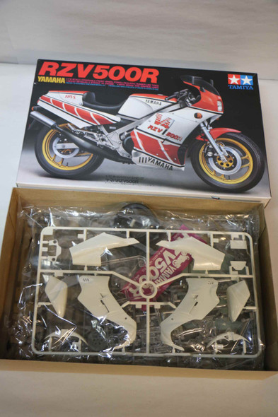 TAM1437 - Tamiya 1/12 Yamaha RZV 500R V4 - YPVS WWHP112493
