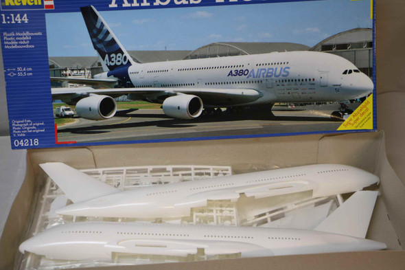 RAG04259 - Revell - 1/144 Airbus A380 w/Interior