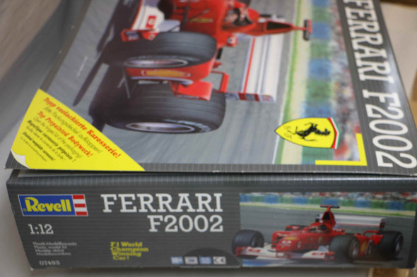 RAG07493 - Revell - 1/12 Ferrari F2002 WWHP112673
