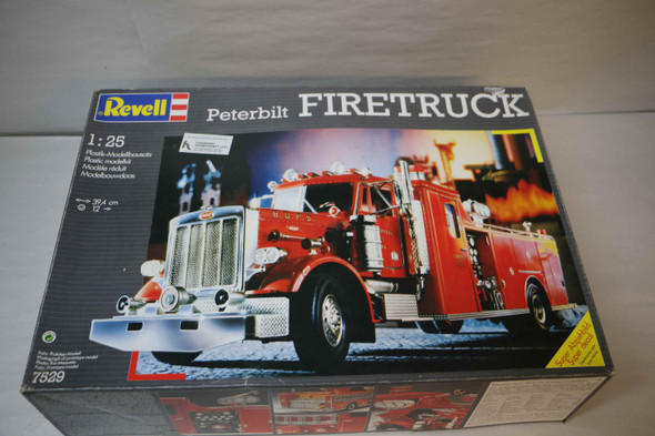 RAG07529 - Revell - 1/25 Peterbilt Firetruck - WWHP111050