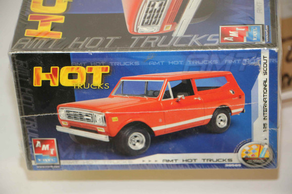 AMT38585 - AMT 1/25 Hot Trucks International Scout II - WWHP111283