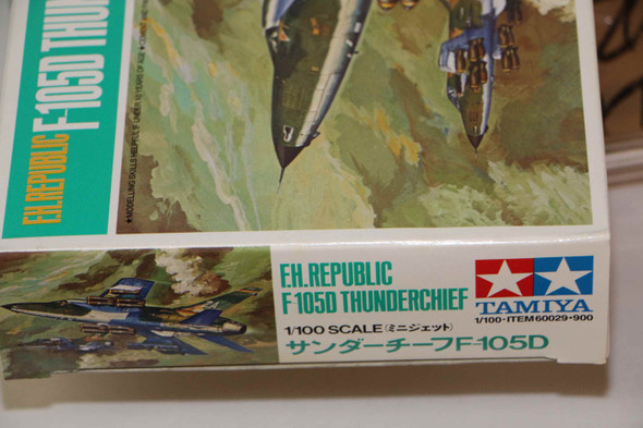 TAM60029 - Tamiya - 1/100 F-105D Thunderchief - WWHP111295